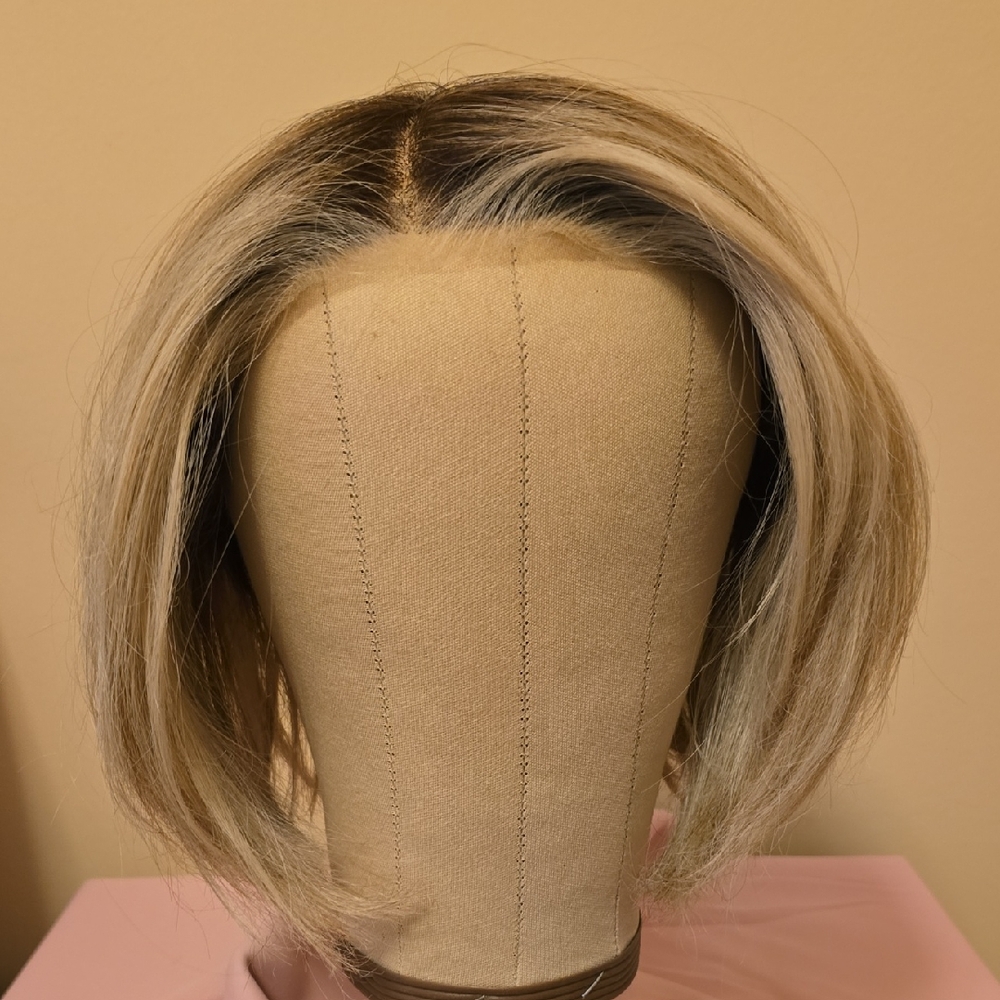 Raquel Welch Upstage Bob Lace Front Hand Tied Wig In Shaded Biscuit